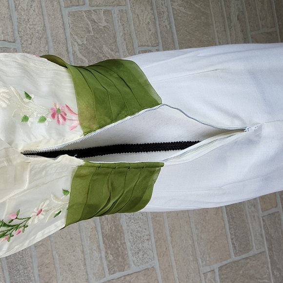 VINTAGE HANDMADE EMBROIDERED DRESS Tulle - Picture 10 of 16